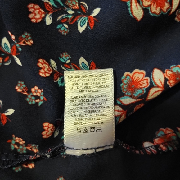 ✨️$3 or 2 for $5✨️Terra & Sky sleeveless blouse - Picture 9 of 12